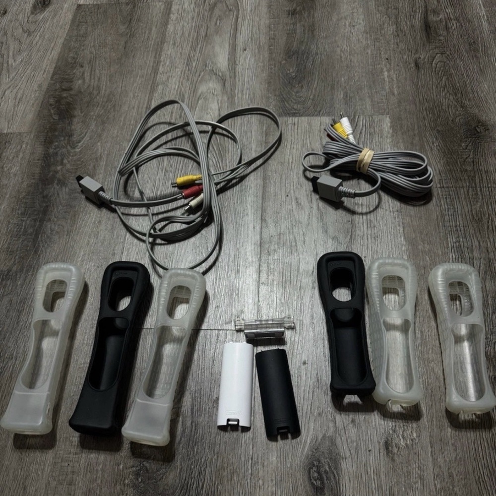 Nintendo Wii Accessories Lot - Control Sleeves, Cords,  Battery Covers - Wii Lot